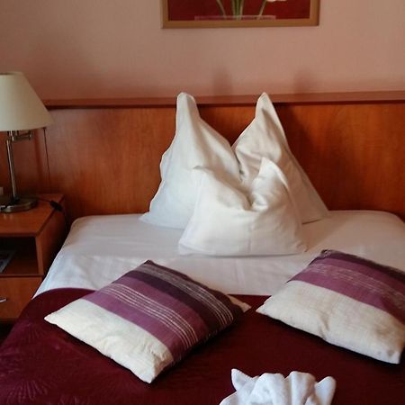 Isabell Apartments Gyor Bagian luar foto