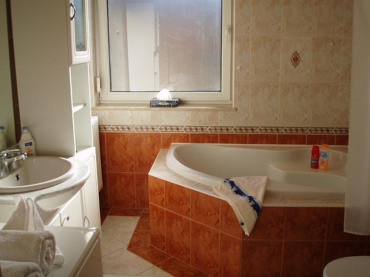 Isabell Apartments Gyor Bagian luar foto