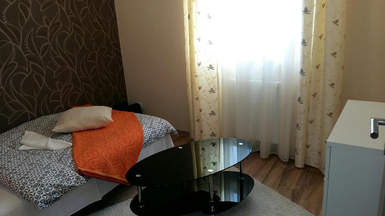 Isabell Apartments Gyor Bagian luar foto