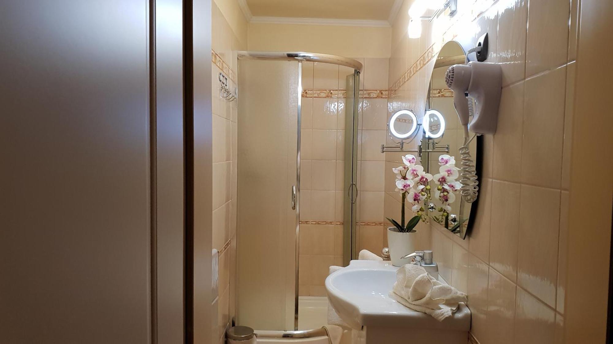 Isabell Apartments Gyor Bagian luar foto
