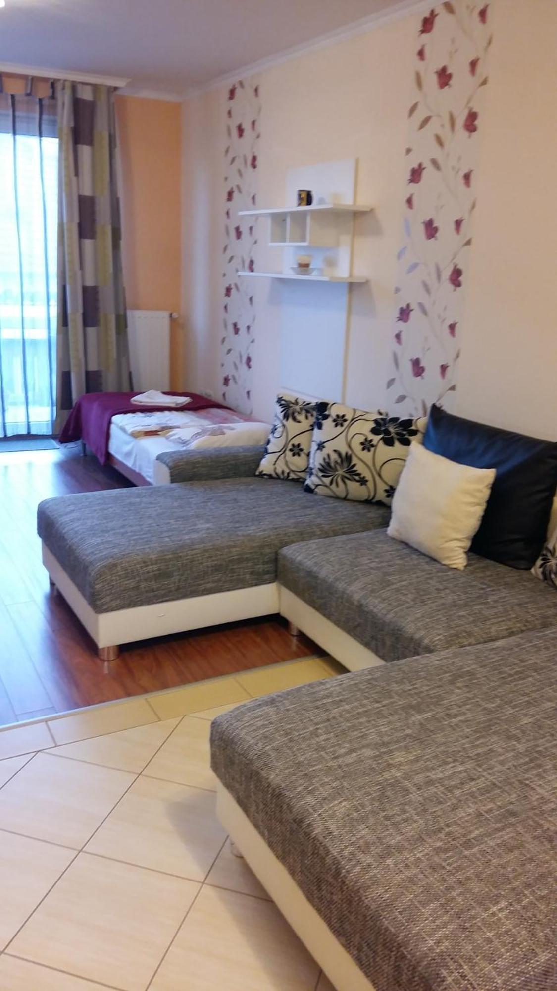 Isabell Apartments Gyor Bagian luar foto