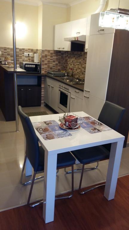 Isabell Apartments Gyor Bagian luar foto