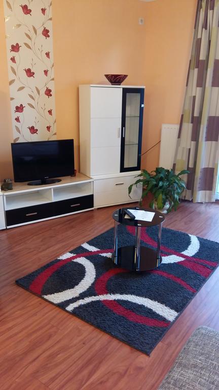 Isabell Apartments Gyor Bagian luar foto